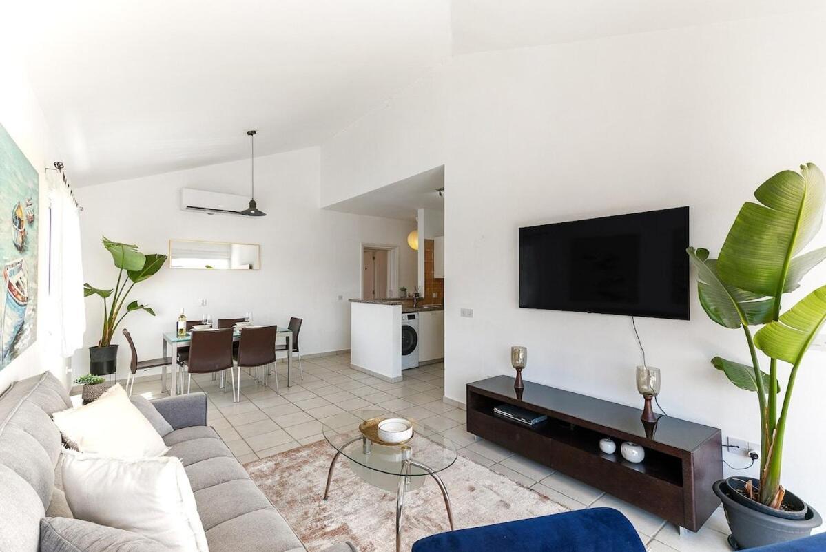 Limnaria Gardens Beautiful Apartment By Vichy 파포스 외부 사진