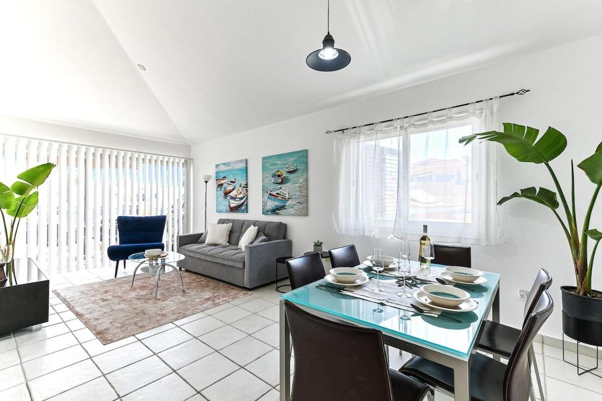 Limnaria Gardens Beautiful Apartment By Vichy 파포스 외부 사진